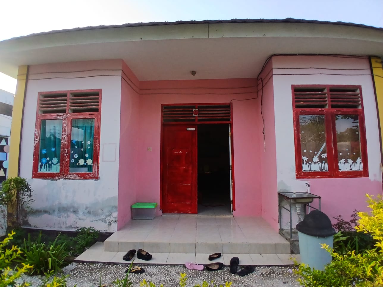 Ruang Guru & Pendidik